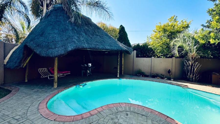 3 Bedroom Property for Sale in Rhodesdene Northern Cape